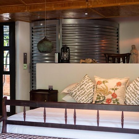 Liedjiesbos Urban Olive Farm Bed & Breakfast Bloemfontein Exterior foto