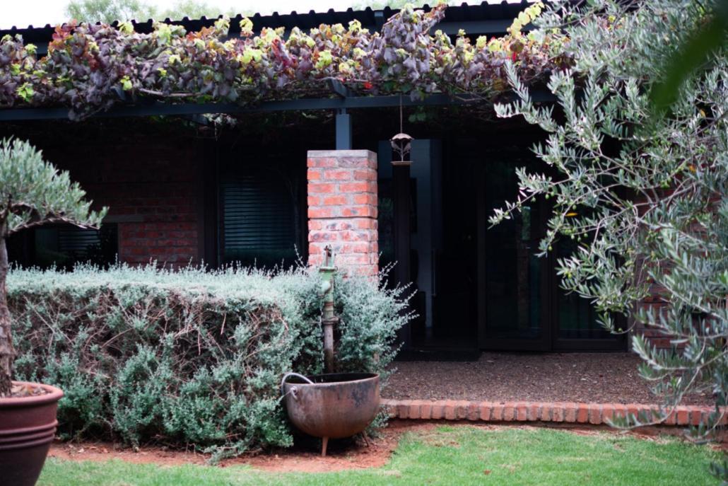 Liedjiesbos Urban Olive Farm Bed & Breakfast Bloemfontein Exterior foto